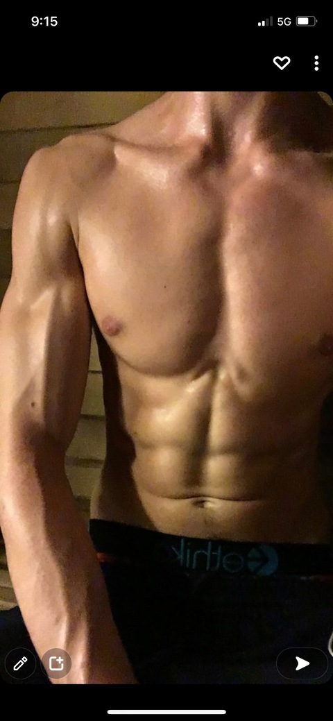 aaronb5 onlyfans leaked picture 1