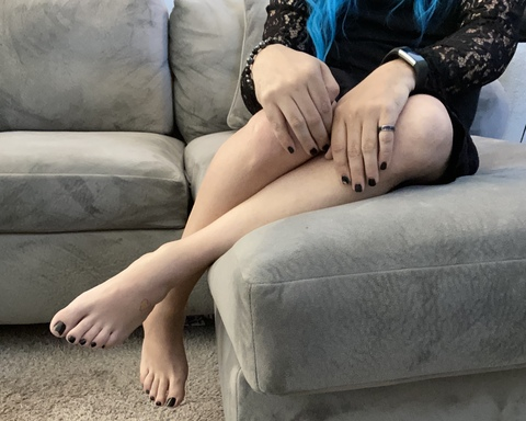 katiejsfeet onlyfans leaked picture 1