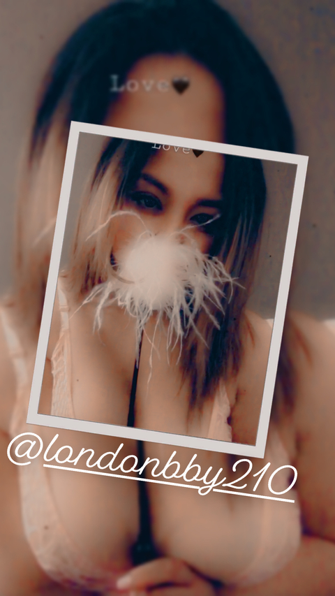 londonbby210 onlyfans leaked picture 1