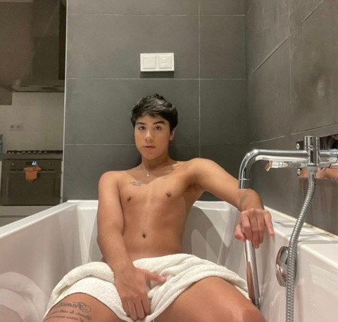 valentinoferrari01 onlyfans leaked picture 1